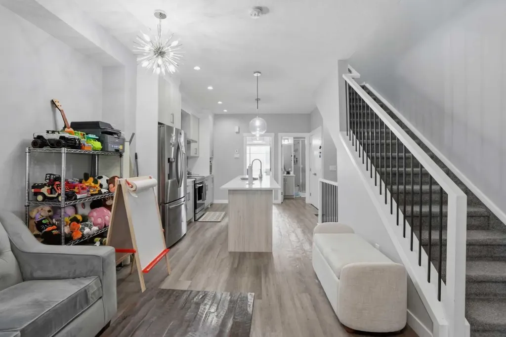 95 Skyview Close NE Calgary AB T3N 1X2