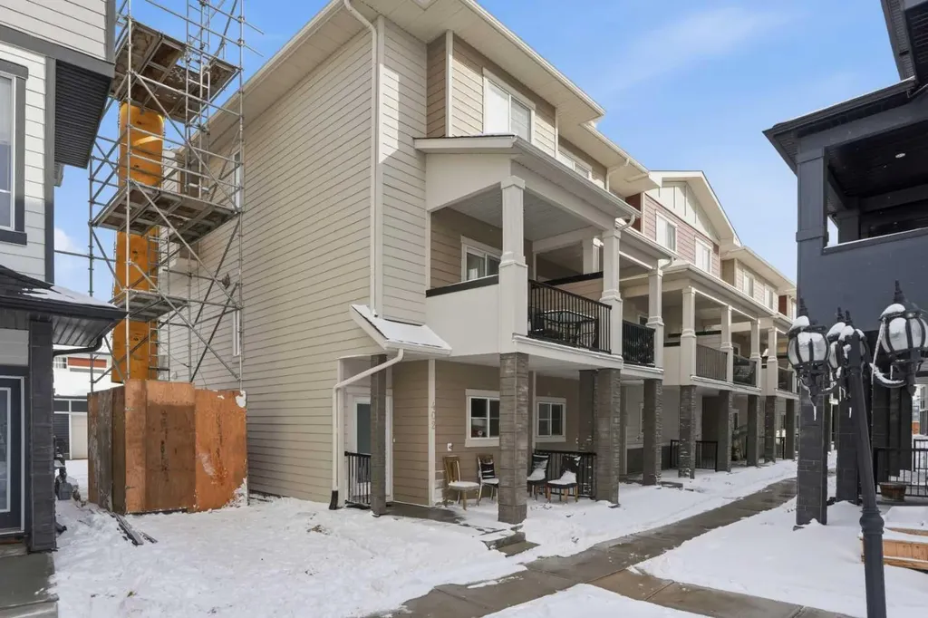 95 Skyview Close NE Calgary AB T3N 1X2