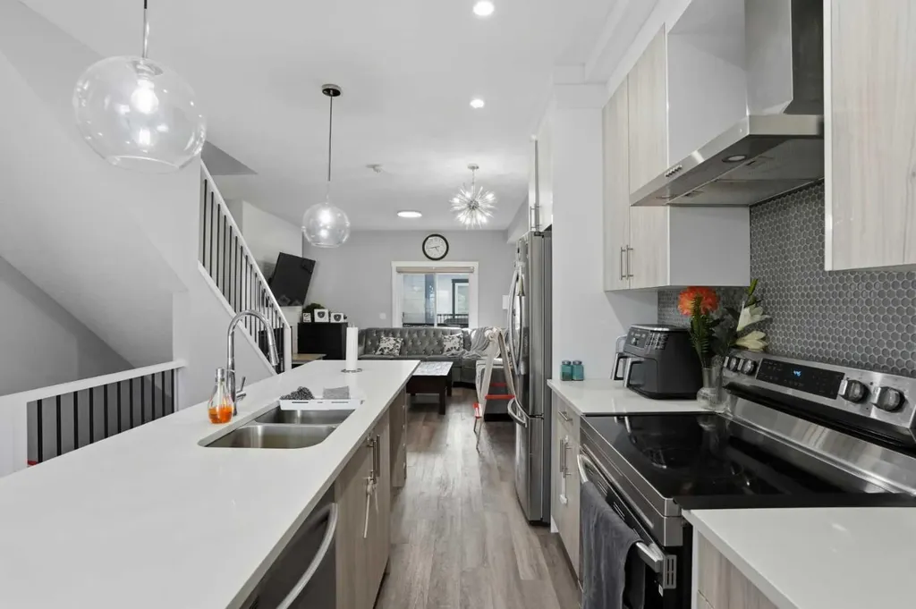 95 Skyview Close NE Calgary AB T3N 1X2