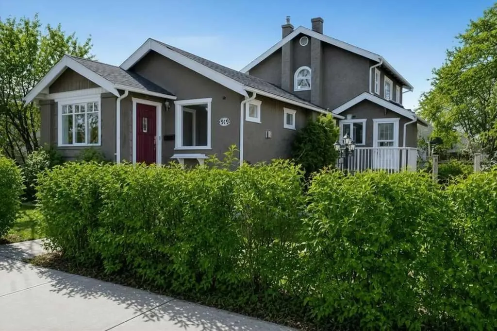 919 1 Street NW Calgary AB T2M 2R9