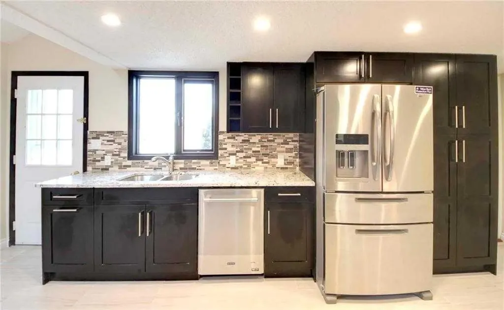 919 1 Street NW Calgary AB T2M 2R9