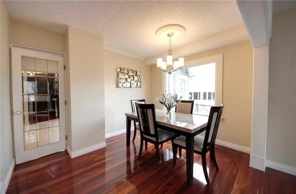 919 1 Street NW Calgary AB T2M 2R9
