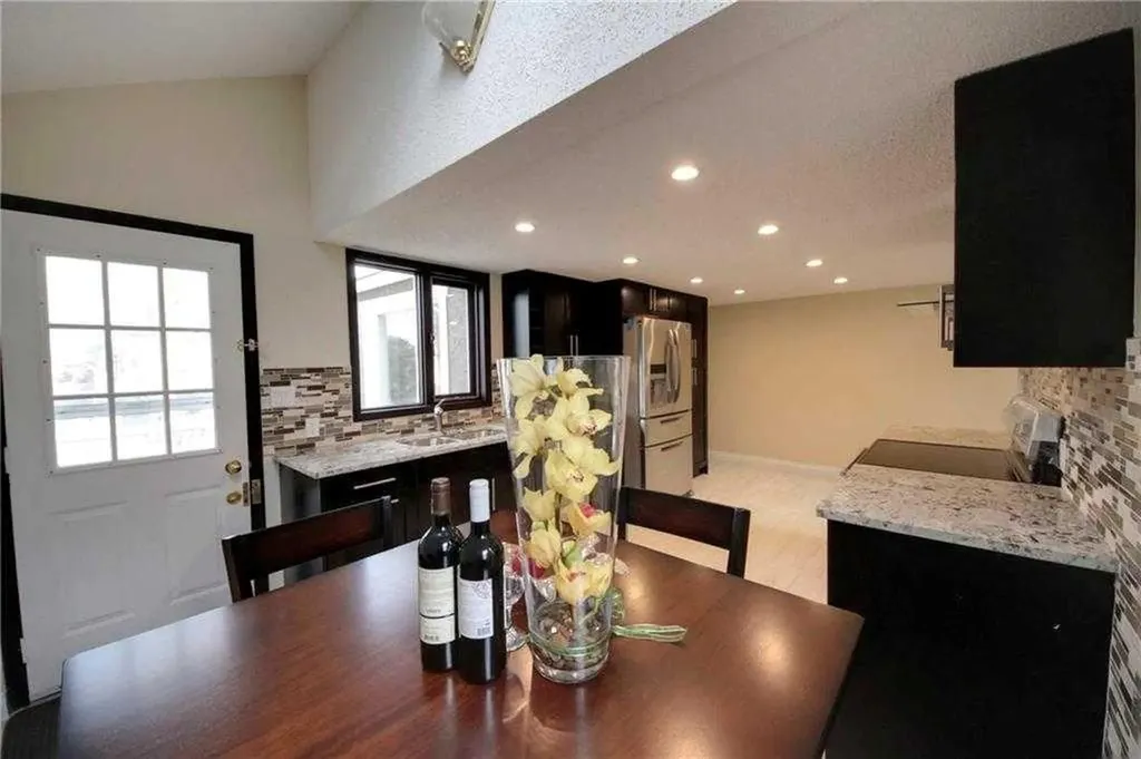 919 1 Street NW Calgary AB T2M 2R9