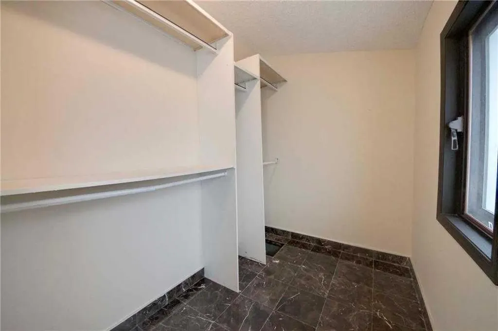 919 1 Street NW Calgary AB T2M 2R9