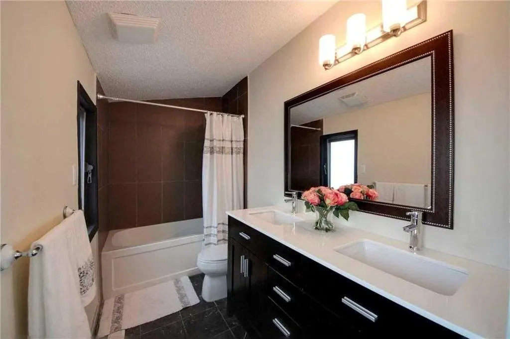 919 1 Street NW Calgary AB T2M 2R9