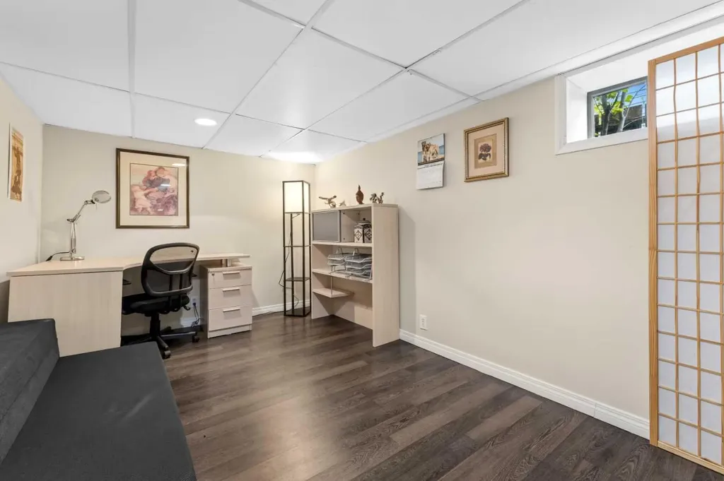 919 1 Street NW Calgary AB T2M 2R9