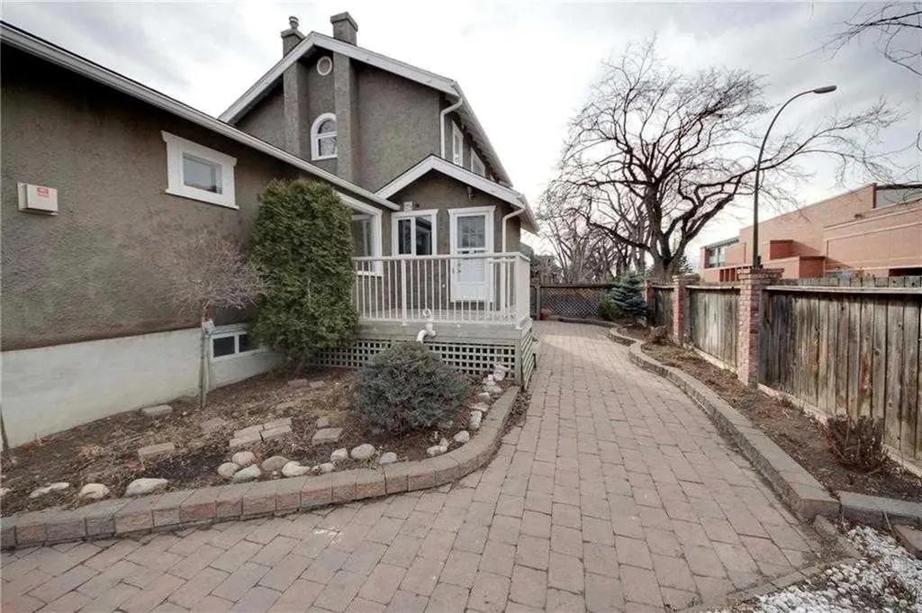 919 1 Street NW Calgary AB T2M 2R9