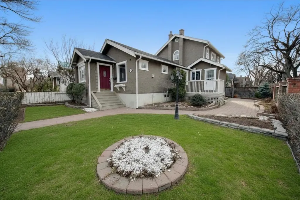 919 1 Street NW Calgary AB T2M 2R9
