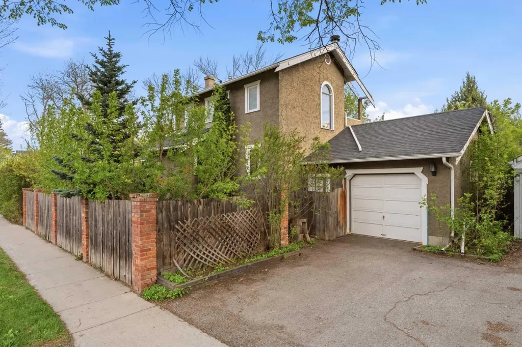 919 1 Street NW Calgary AB T2M 2R9