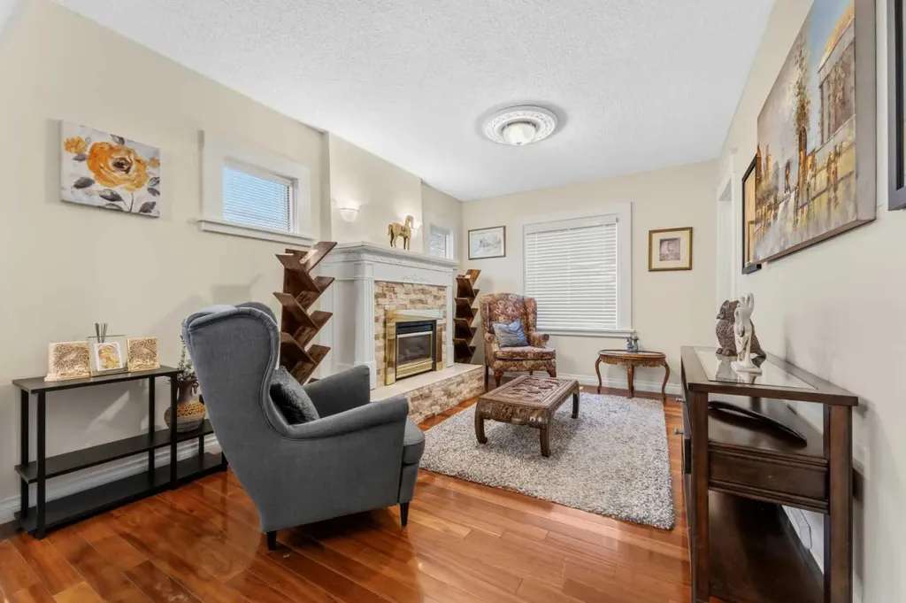 919 1 Street NW Calgary AB T2M 2R9