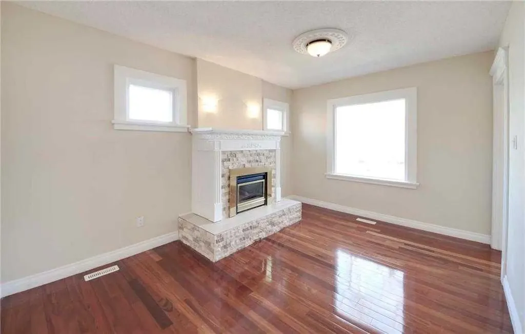 919 1 Street NW Calgary AB T2M 2R9