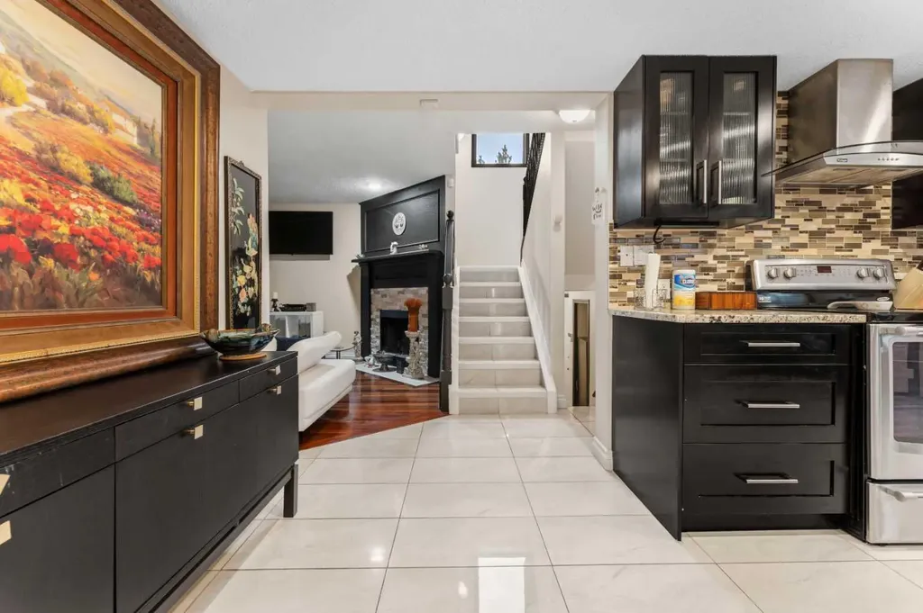 919 1 Street NW Calgary AB T2M 2R9