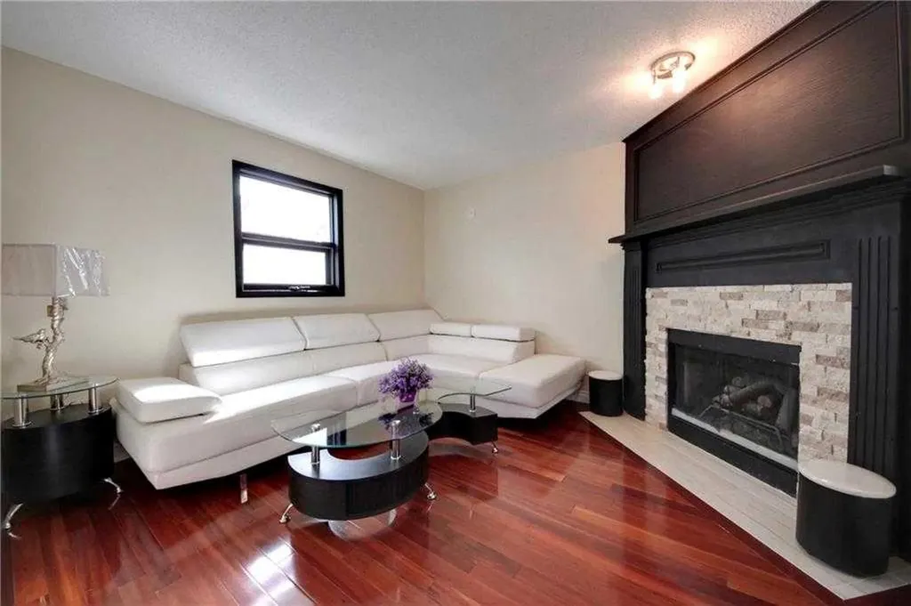 919 1 Street NW Calgary AB T2M 2R9