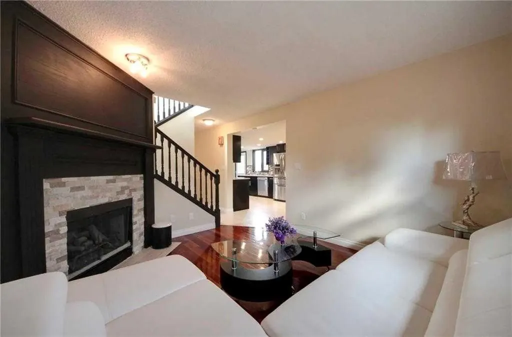 919 1 Street NW Calgary AB T2M 2R9