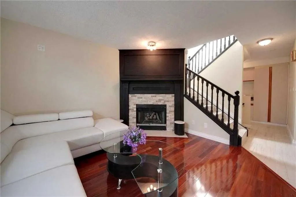 919 1 Street NW Calgary AB T2M 2R9