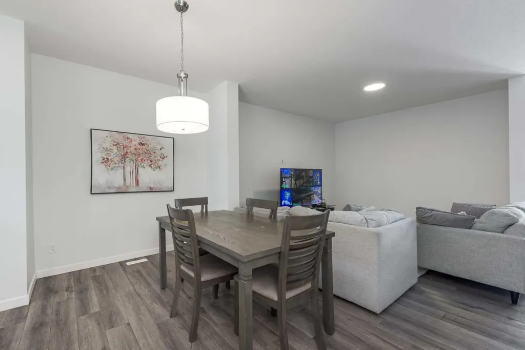 399 Magnolia Drive SE Calgary AB T3M 3M4