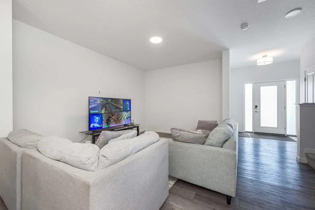 399 Magnolia Drive SE Calgary AB T3M 3M4