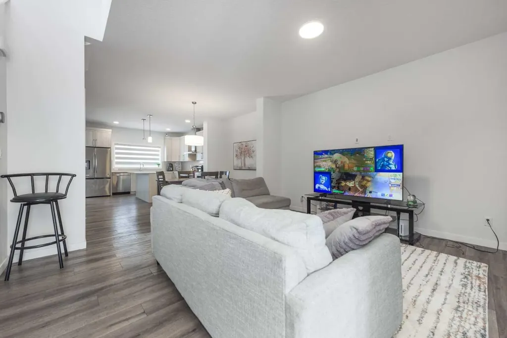 399 Magnolia Drive SE Calgary AB T3M 3M4