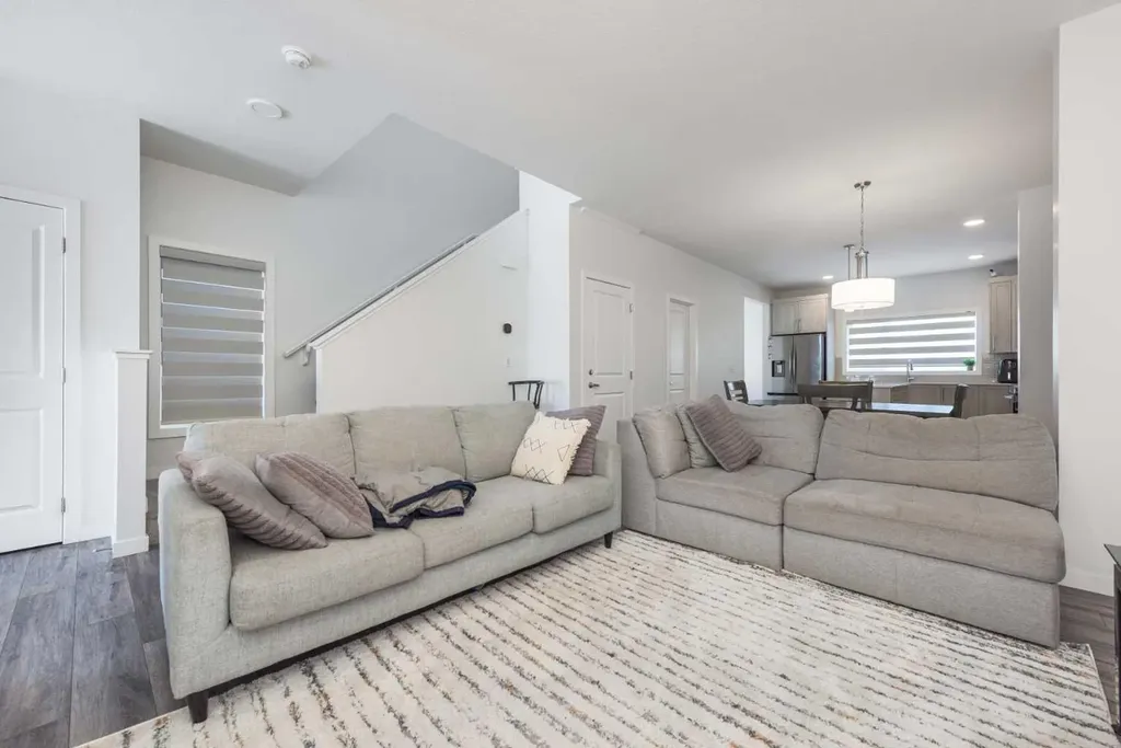 399 Magnolia Drive SE Calgary AB T3M 3M4