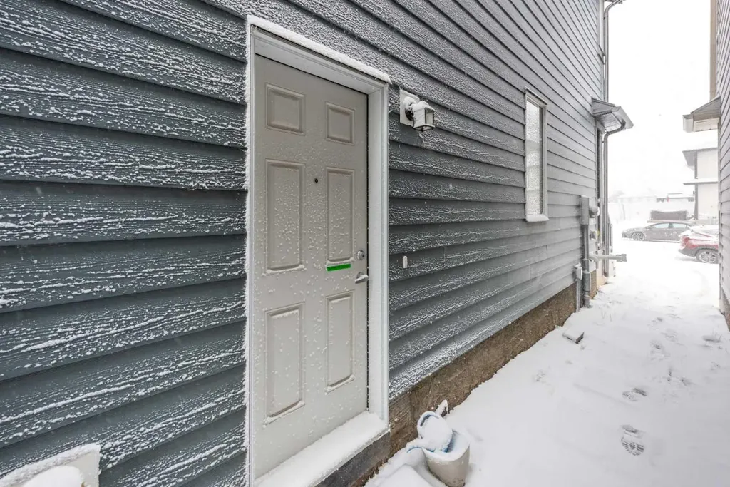 399 Magnolia Drive SE Calgary AB T3M 3M4