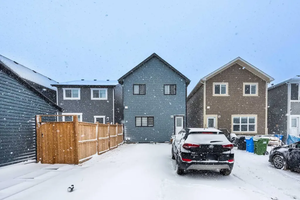 399 Magnolia Drive SE Calgary AB T3M 3M4