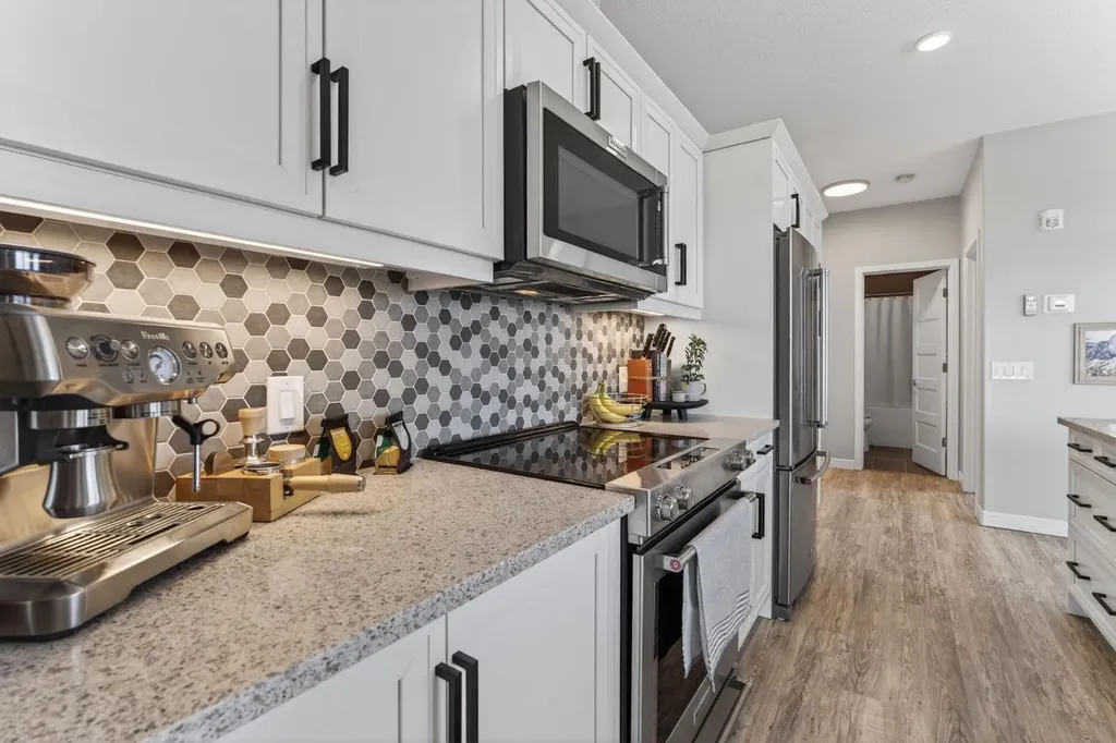 80 Greenbriar Place NW Calgary AB T3B 6J4