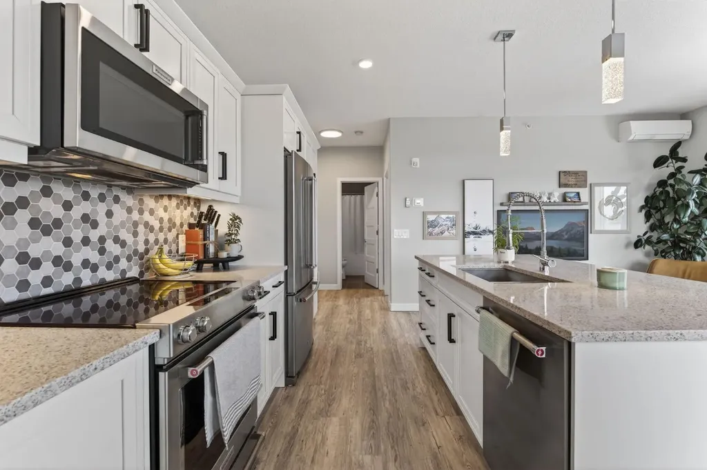80 Greenbriar Place NW Calgary AB T3B 6J4