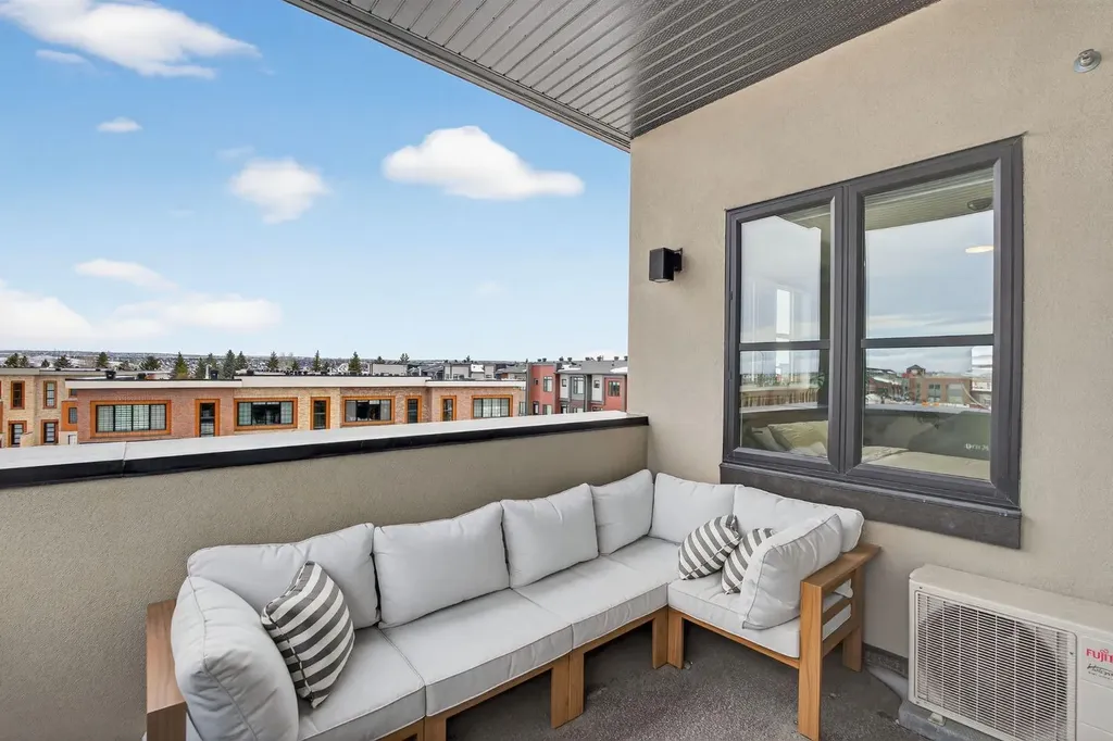 80 Greenbriar Place NW Calgary AB T3B 6J4