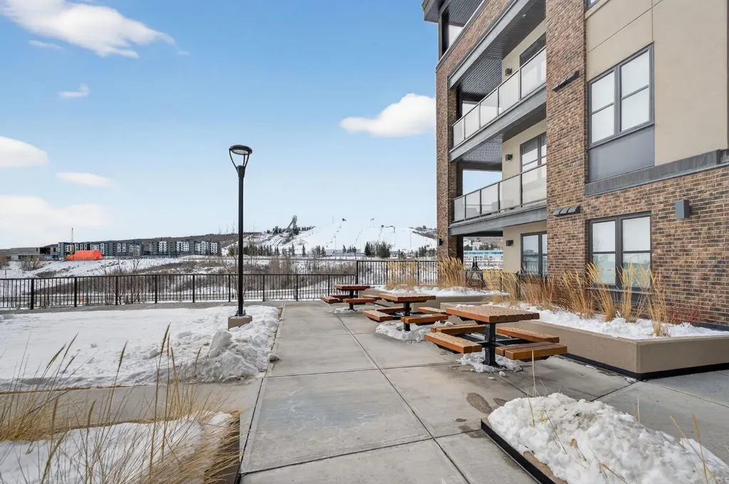 80 Greenbriar Place NW Calgary AB T3B 6J4
