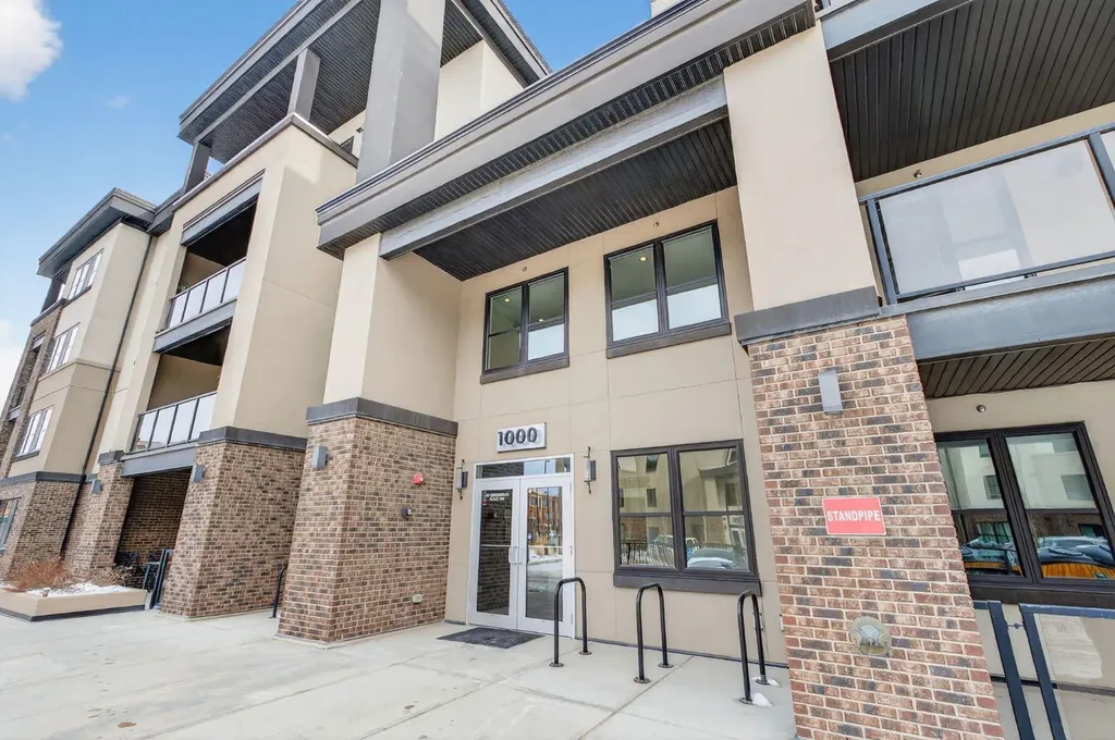 80 Greenbriar Place NW Calgary AB T3B 6J4