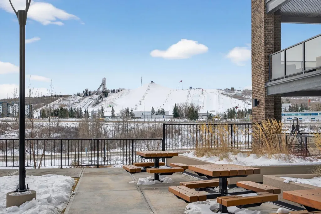 80 Greenbriar Place NW Calgary AB T3B 6J4