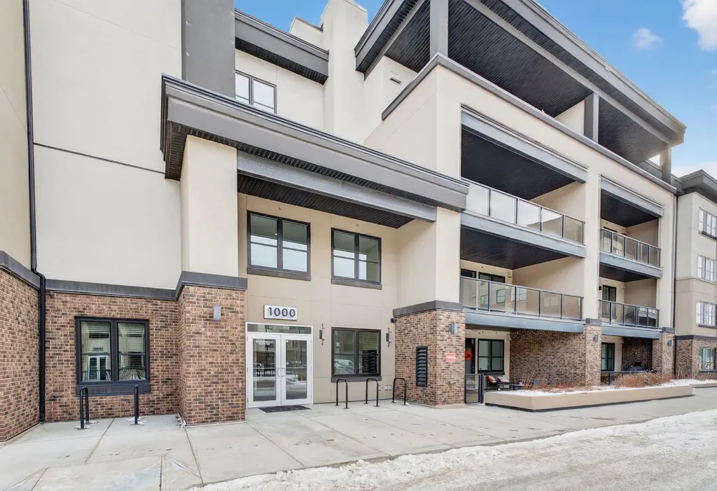 80 Greenbriar Place NW Calgary AB T3B 6J4