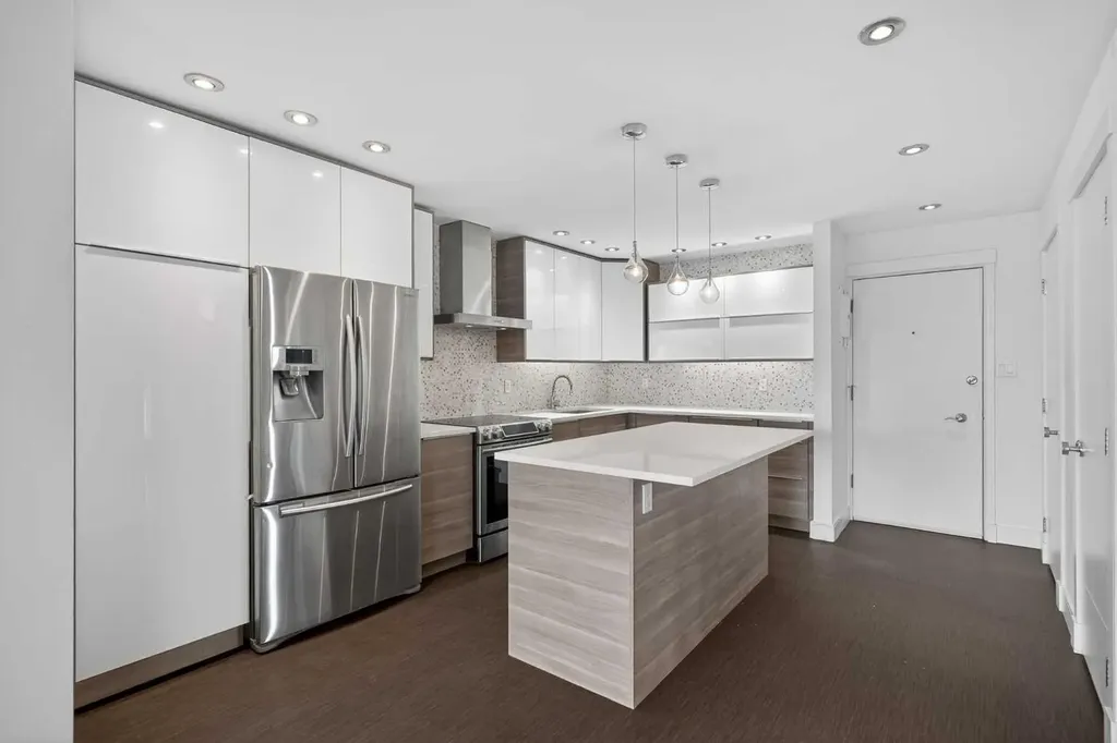 512 Cedar Crescent SW Calgary AB T3C 2Y8