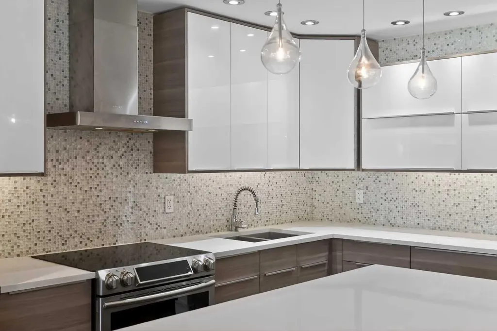 512 Cedar Crescent SW Calgary AB T3C 2Y8