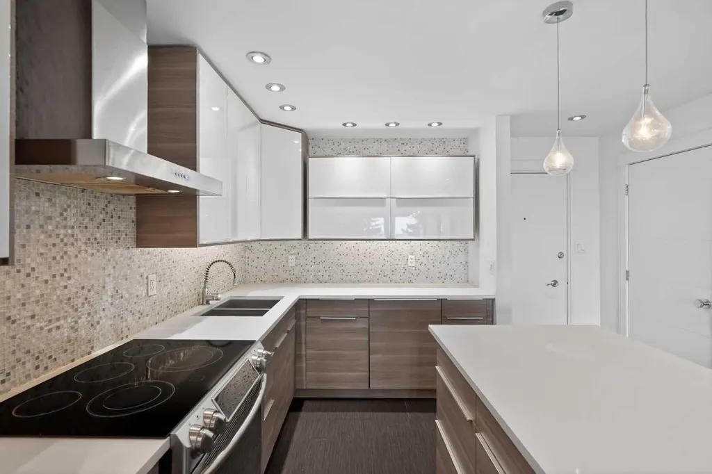 512 Cedar Crescent SW Calgary AB T3C 2Y8