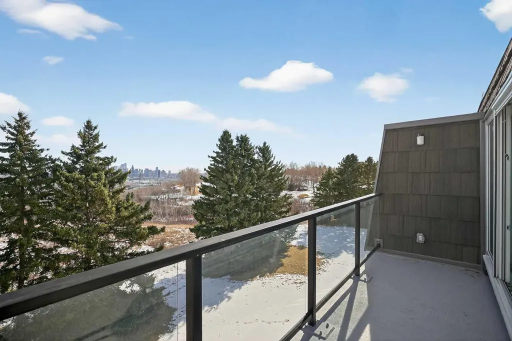 512 Cedar Crescent SW Calgary AB T3C 2Y8