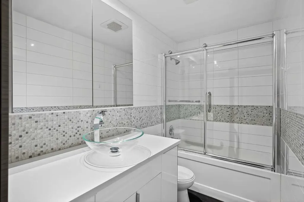 512 Cedar Crescent SW Calgary AB T3C 2Y8