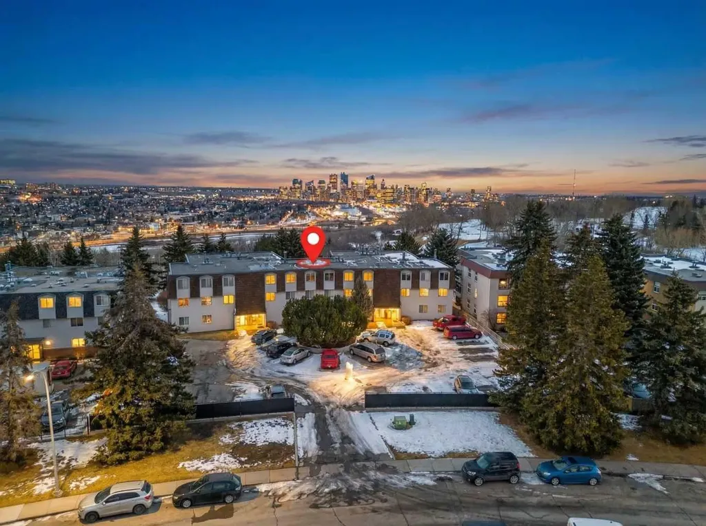 512 Cedar Crescent SW Calgary AB T3C 2Y8