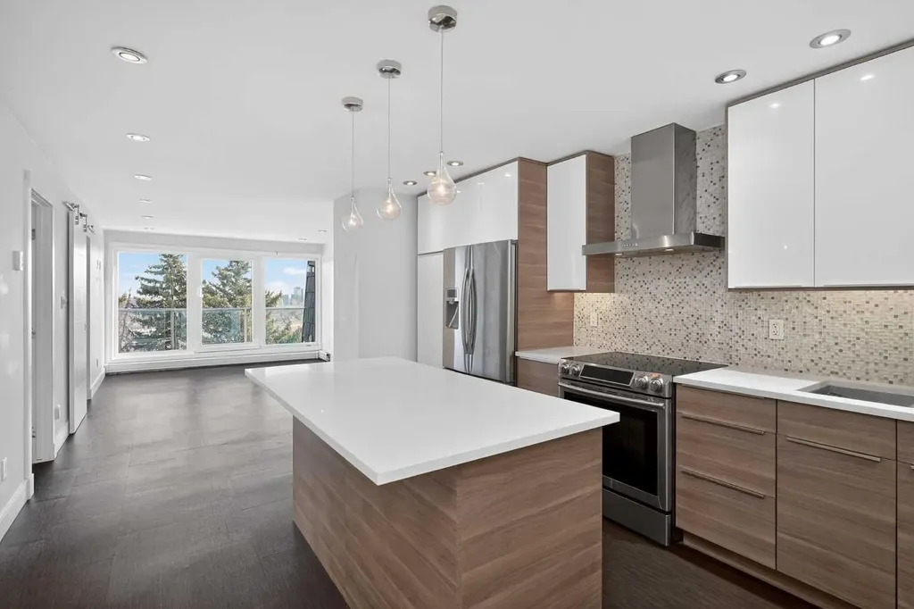 512 Cedar Crescent SW Calgary AB T3C 2Y8