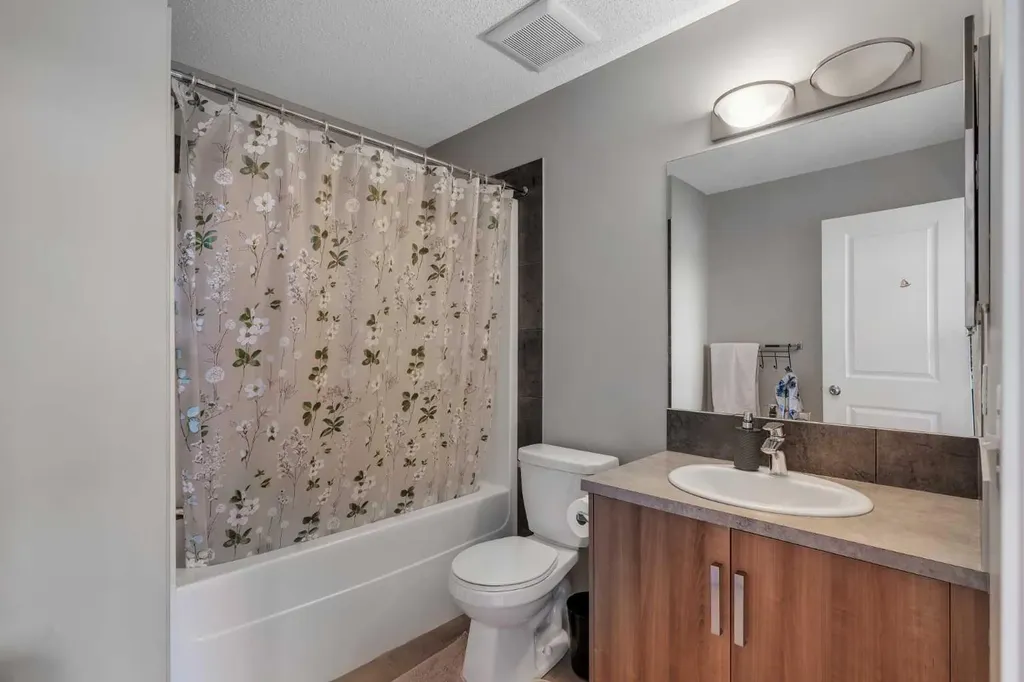 34 New Brighton Point SE Calgary AB T2Z 1B6