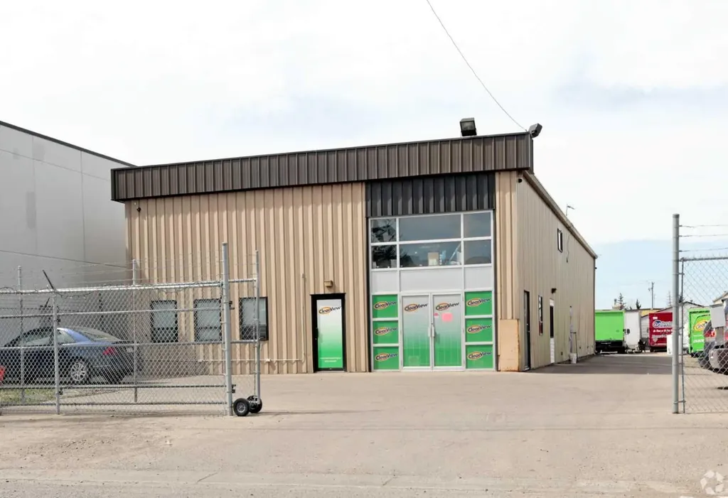 4805 32 Street SE Calgary AB t2b2x3