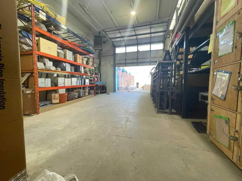 4805 32 Street SE Calgary AB t2b2x3