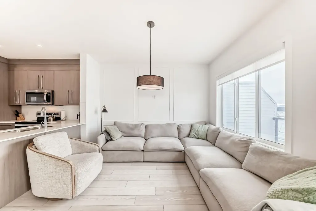 202 Creekstone Drive SW Calgary AB T2X 5L1