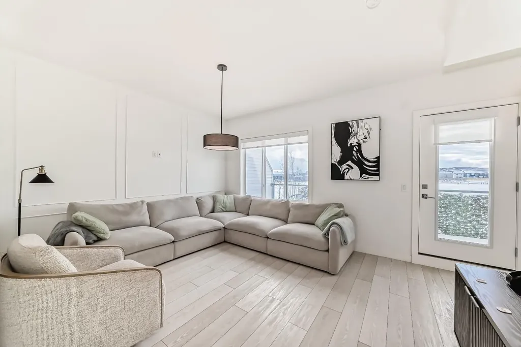 202 Creekstone Drive SW Calgary AB T2X 5L1