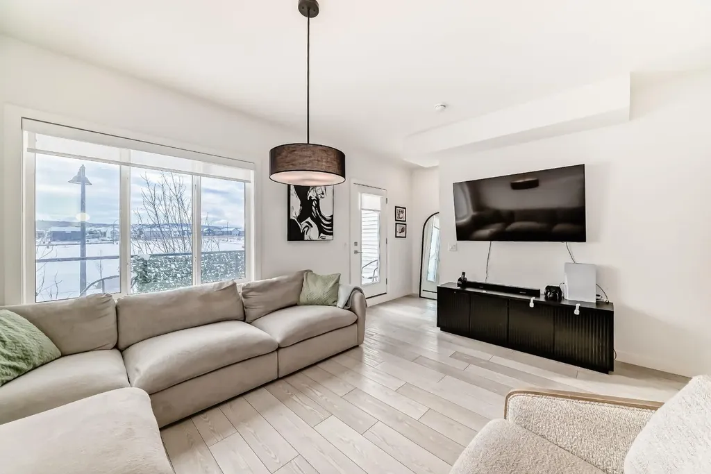 202 Creekstone Drive SW Calgary AB T2X 5L1