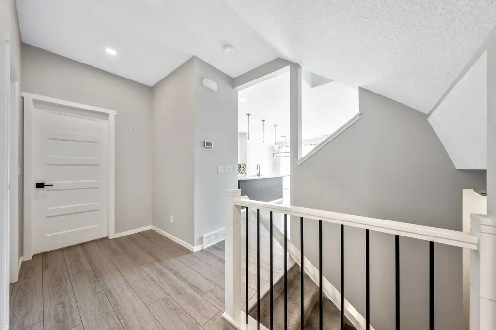 98 Lucas Crescent NW Calgary AB T3G 3M9