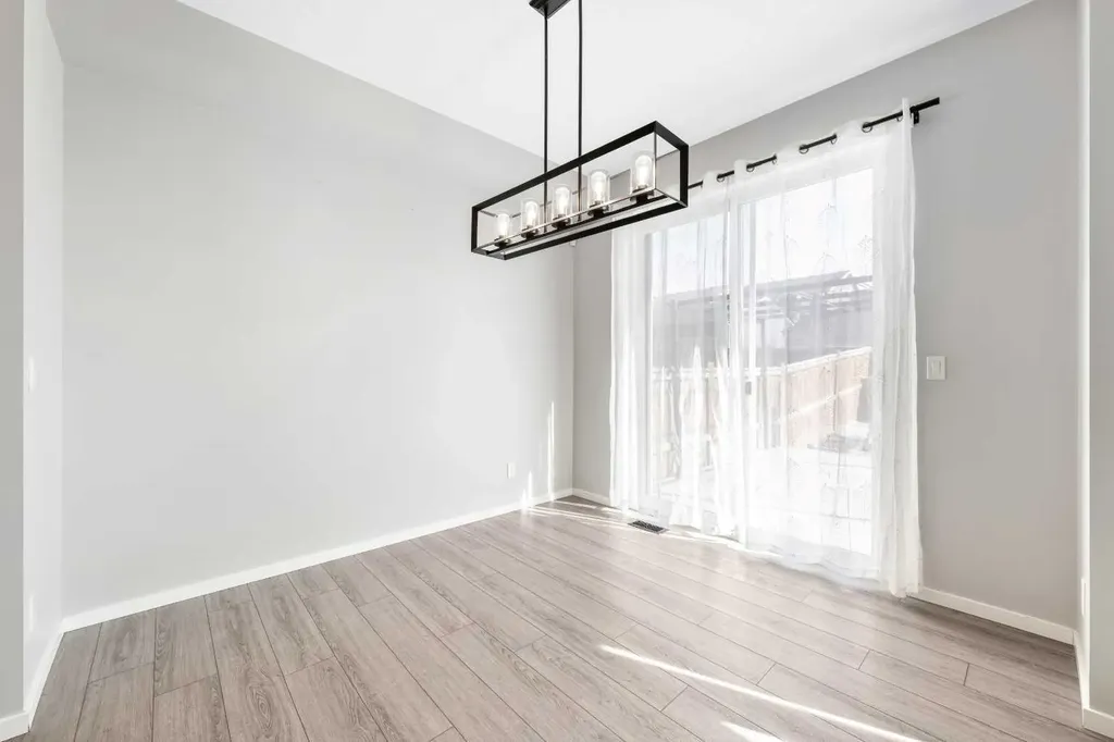 98 Lucas Crescent NW Calgary AB T3G 3M9
