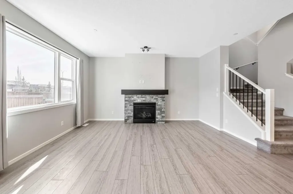 98 Lucas Crescent NW Calgary AB T3G 3M9