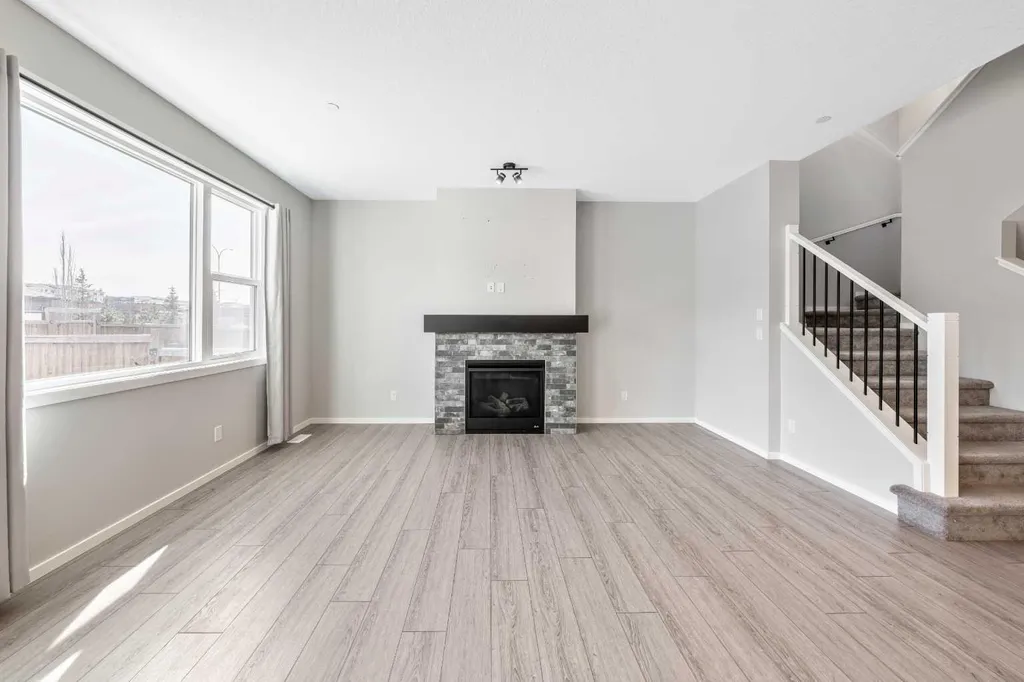 98 Lucas Crescent NW Calgary AB T3G 3M9