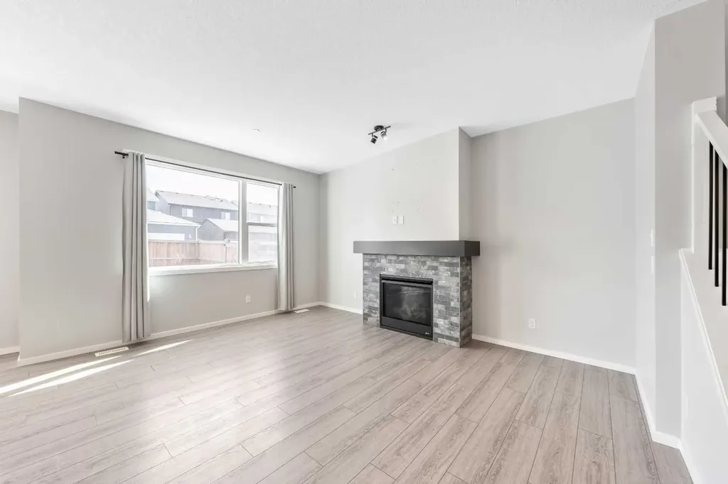98 Lucas Crescent NW Calgary AB T3G 3M9